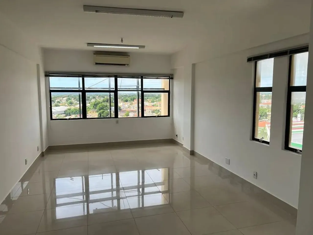 Sala comercial no centro empresarial de Várzea grande