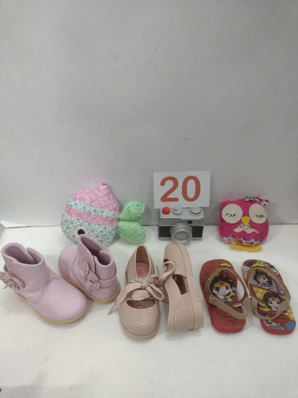 Lotinho de calçados infantis n.20 em ótimo estado de conservação  - Foto 2