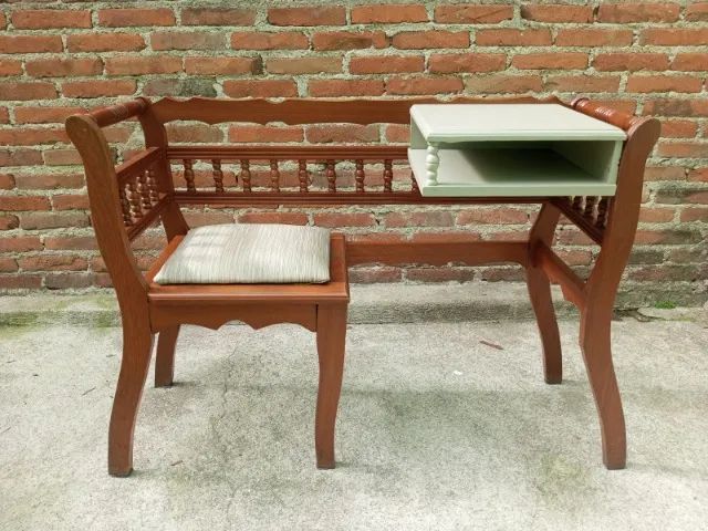 Mesa de telefone antiga