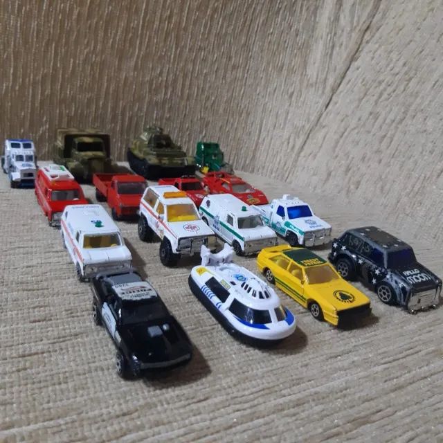 Coleção com 16 carrinhos de ferro - Foto 2