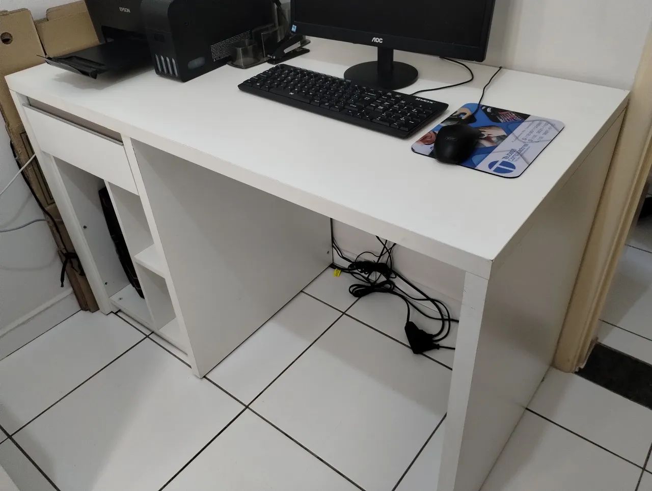 Mesa de Escritório Branca com Gaveta