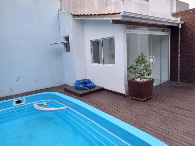 linda casa com piscina na Vargem do bom Jesus 