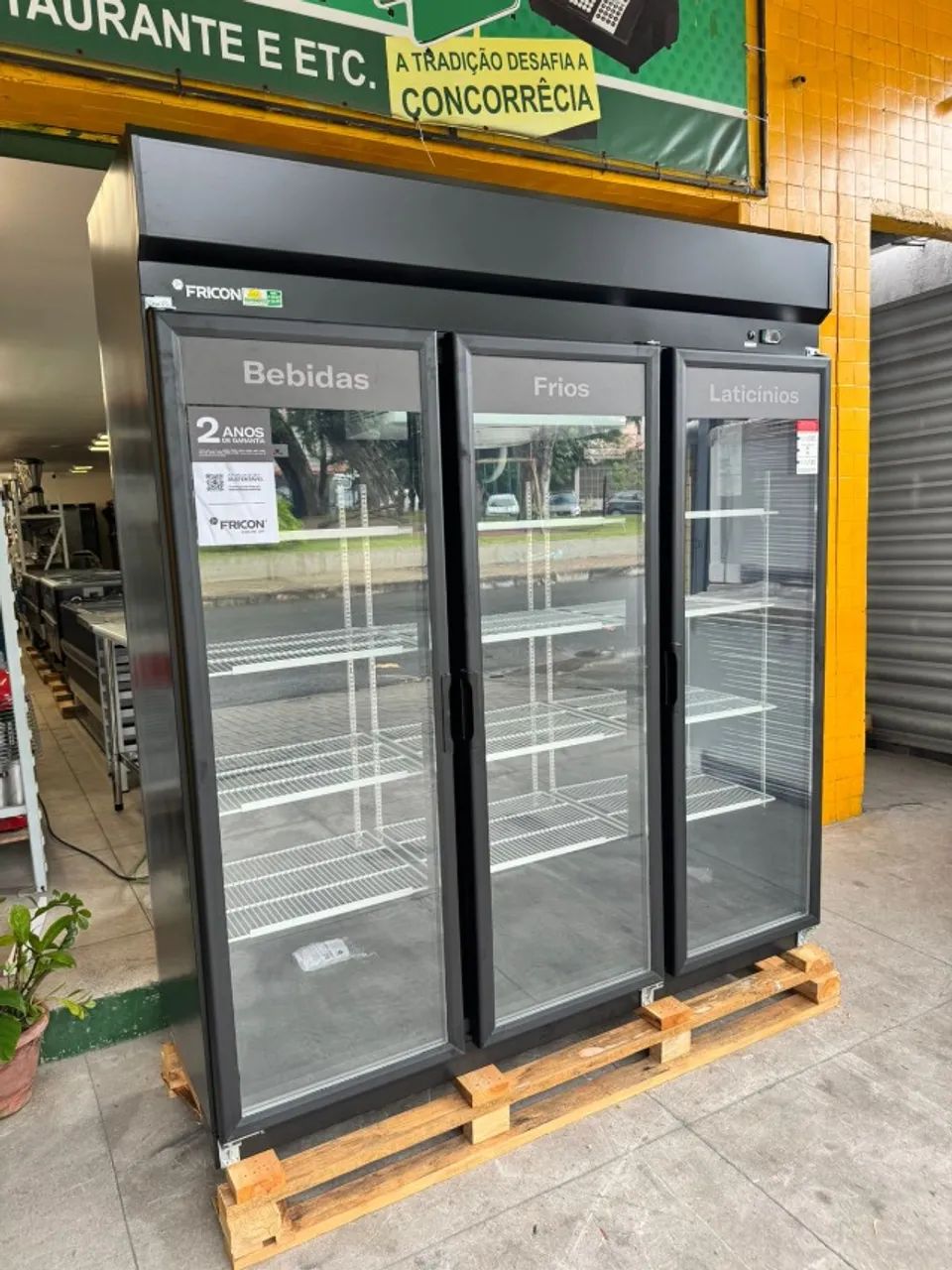 Lançamento da marca fricon - balcão auto serviço 3 portas - refrigerado - Foto 2