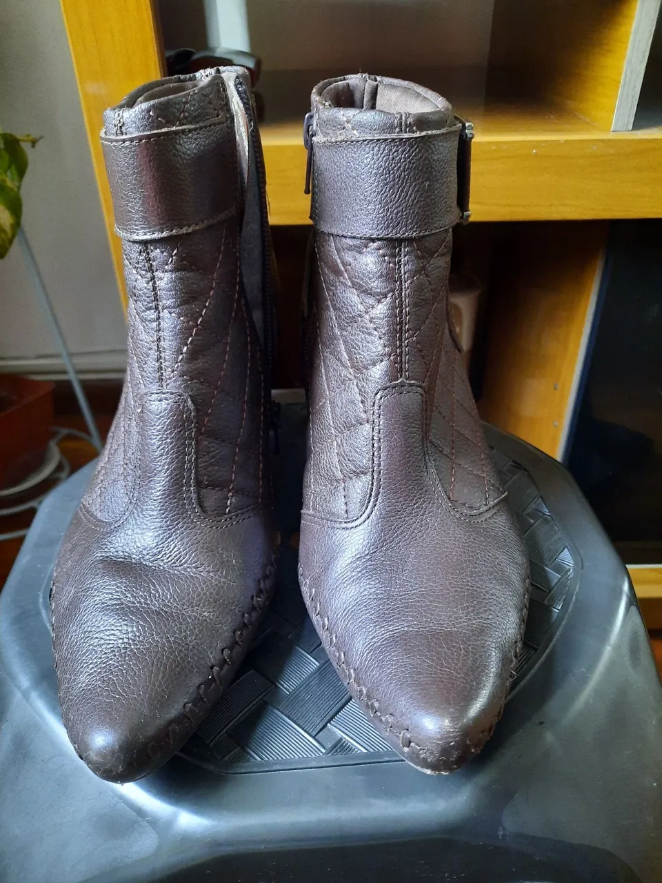 Botas de couro marrom
