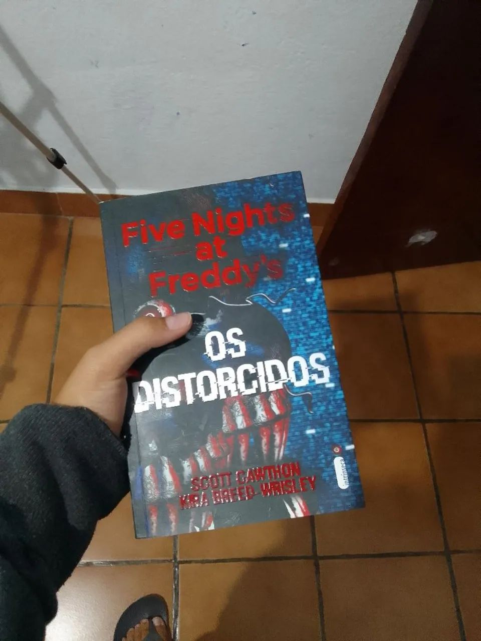 Livro Five Nights at Freddy's: Os Destorcidos