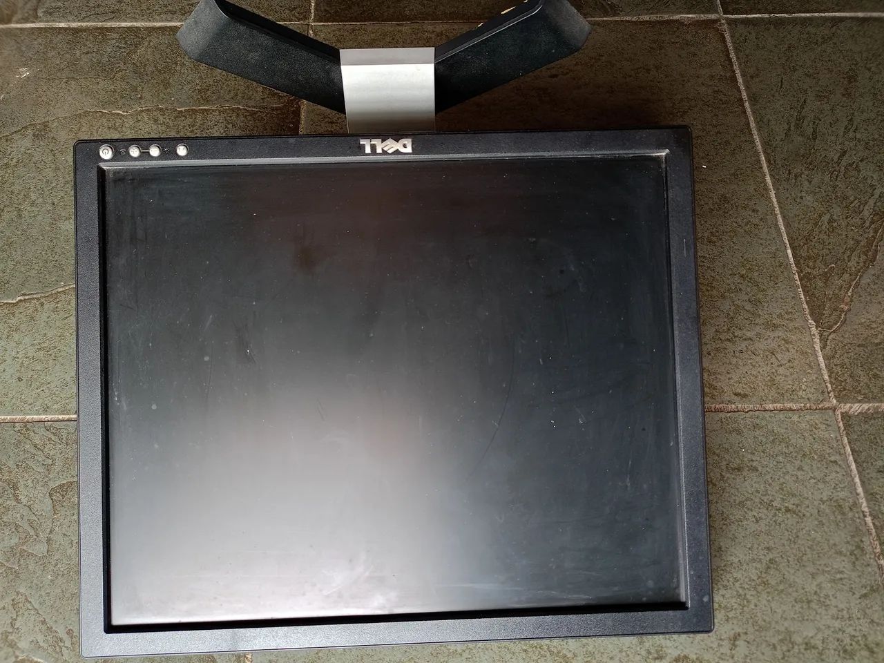 monitor dell com principio de defeito tela ficando esbranquiçada - Foto 2