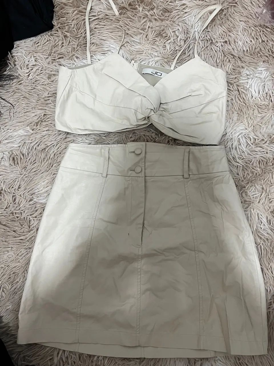 Conjunto Cropped e Saia Courinho Bege