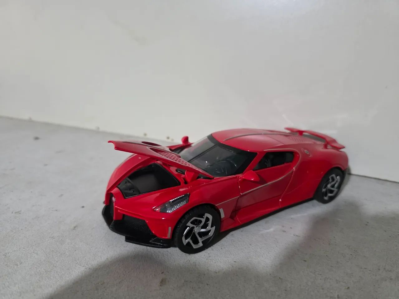 Carro de Brinquedo Bugatti Chiron Vermelho - Foto 2