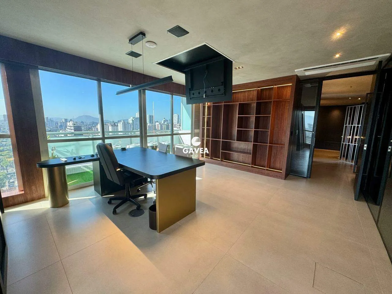 Sala comercial para aluguel no Gonzaga em Santos.