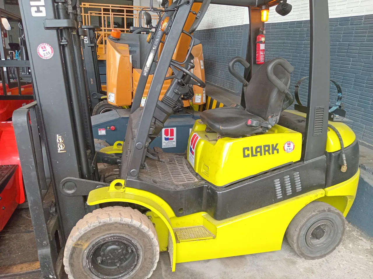Empilhadeira Clark 2.5 Ton