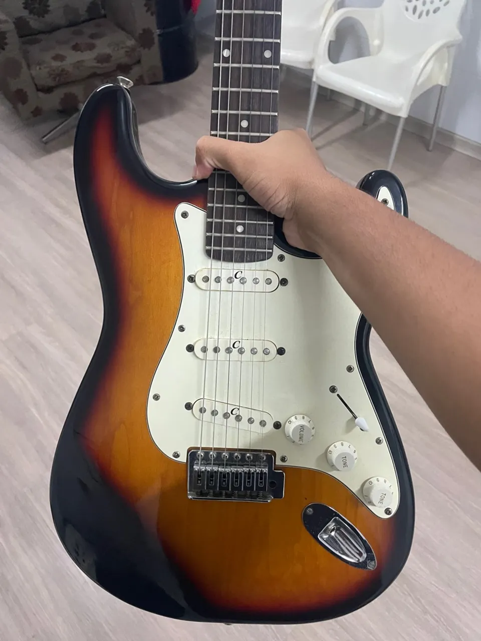 Guitarra Stratocaster Sunburst Condor