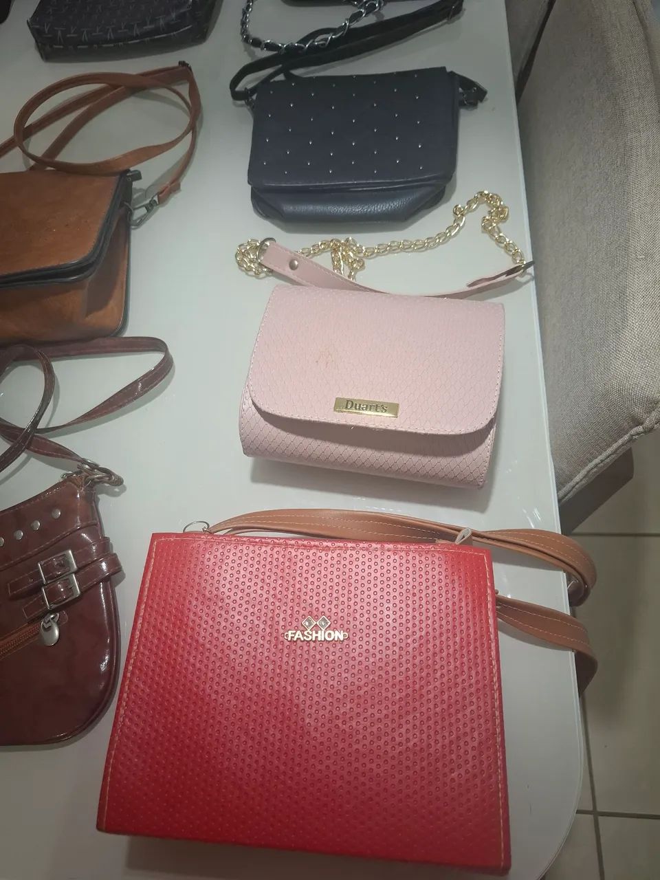 Bolsa de Ombro com Detalhes em Couro Texturizado - Foto 5