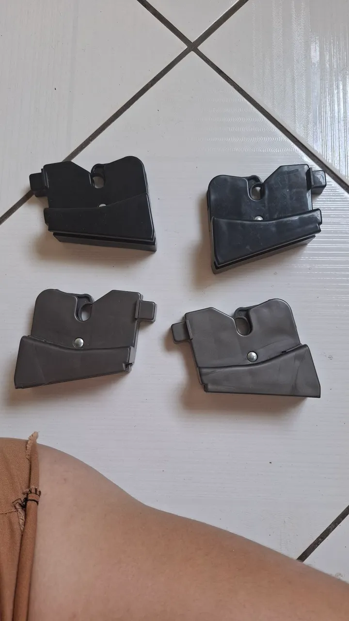 Adaptador de bebê conforto para carrinho da marca Cosco R$25 Reais o par.