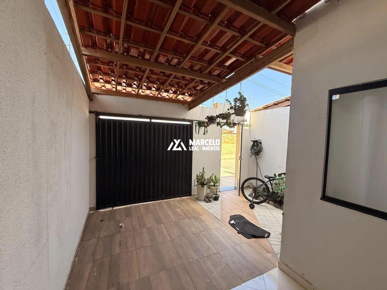 Alugo casa 3/4 senod 01 suíte semi mobiliado com moveis planejados no Bairro Bat - Foto 2