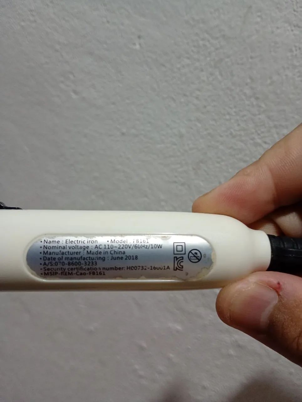 Mini Escova Alisadora de Cabelo Elétrica Zerada - Foto 5