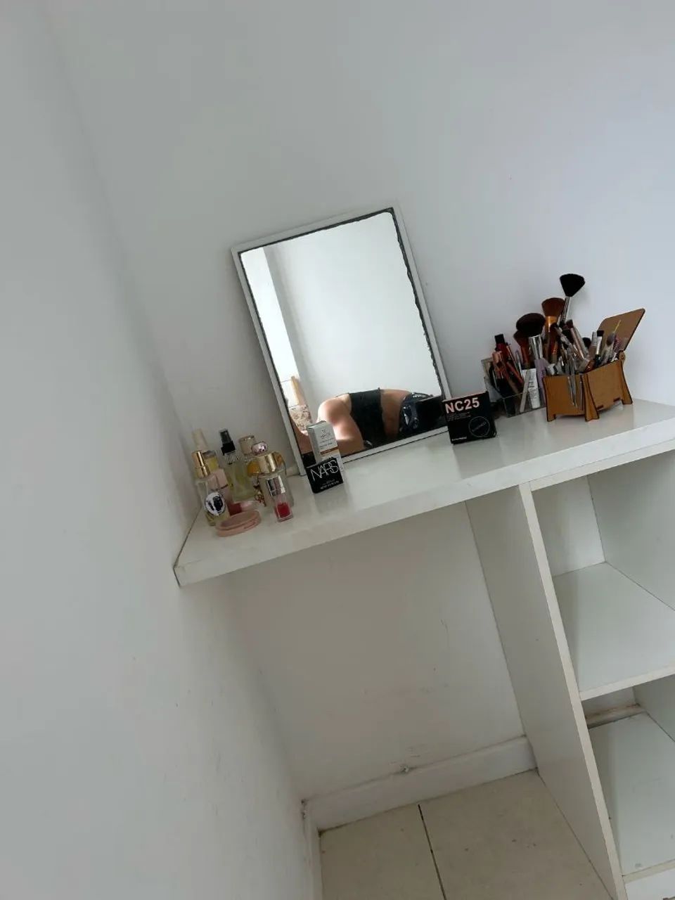   Mesa em MDF com Espelho e Prateleira  - Foto 4