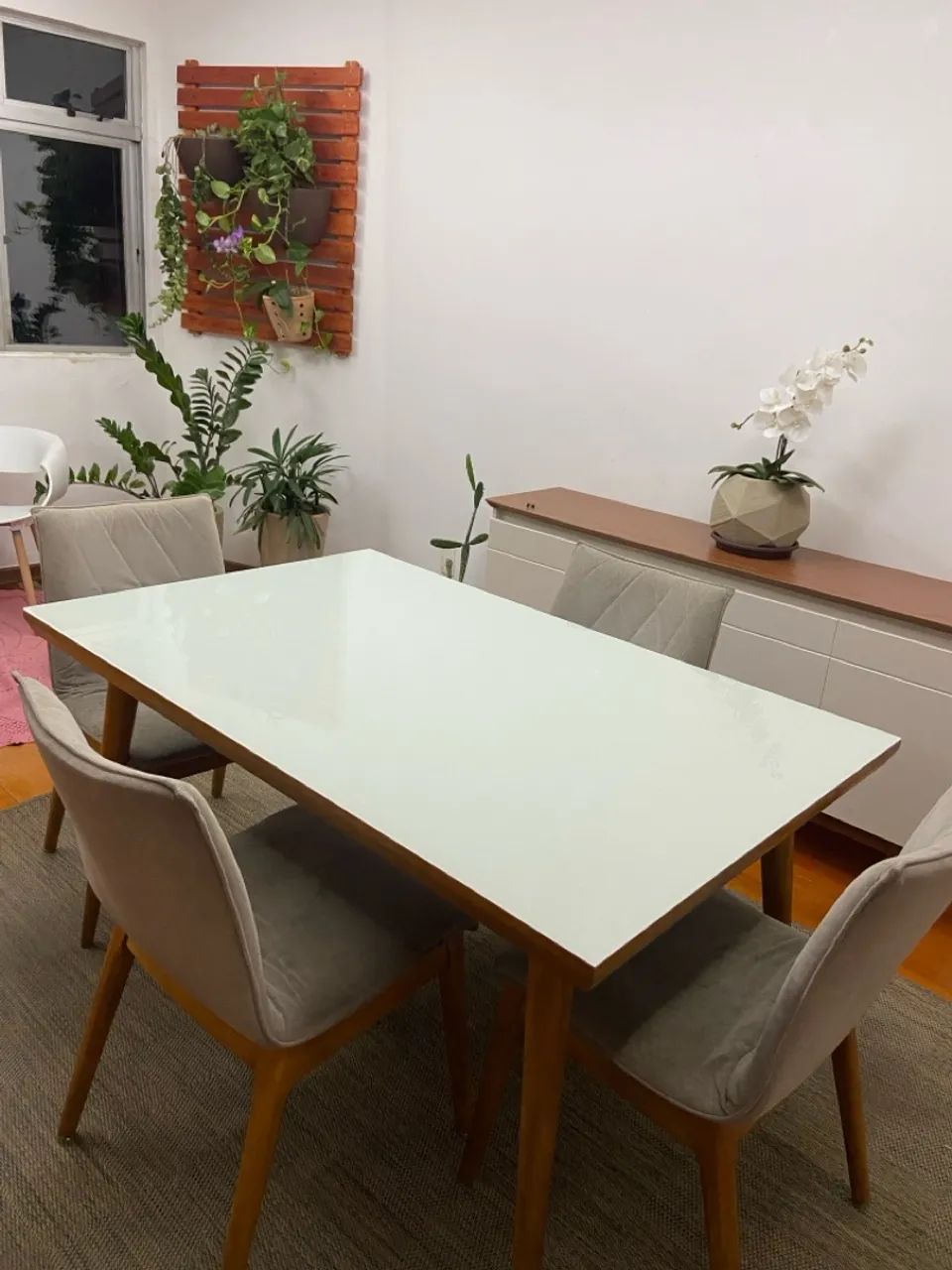 Mesa 140 x 90 com 4 cadeiras  - Foto 3