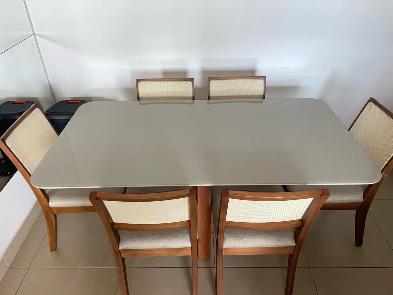 Mesa de Jantar com 6 Cadeiras de madeira 