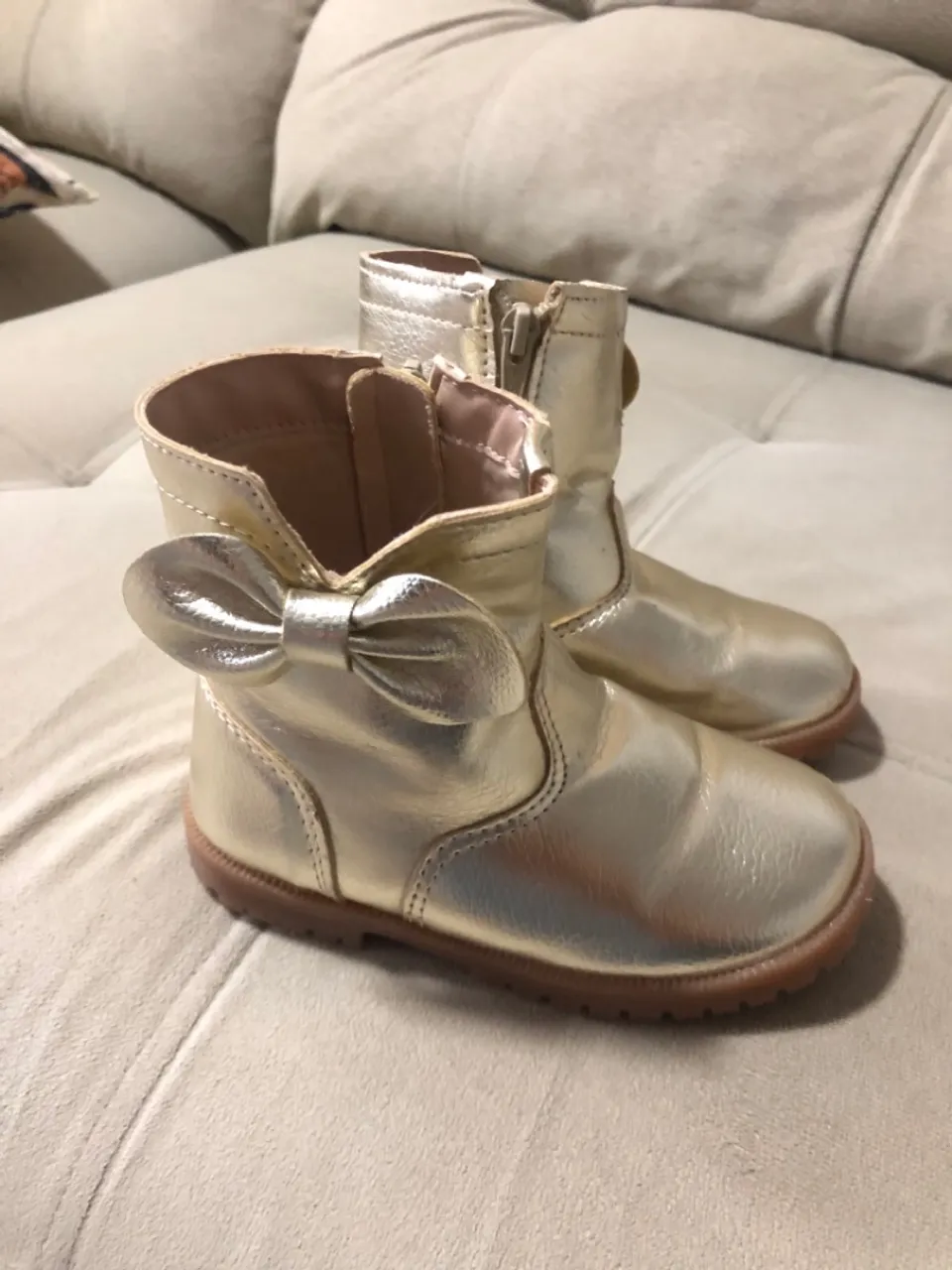 Botas infantis douradas - Tamanho 23