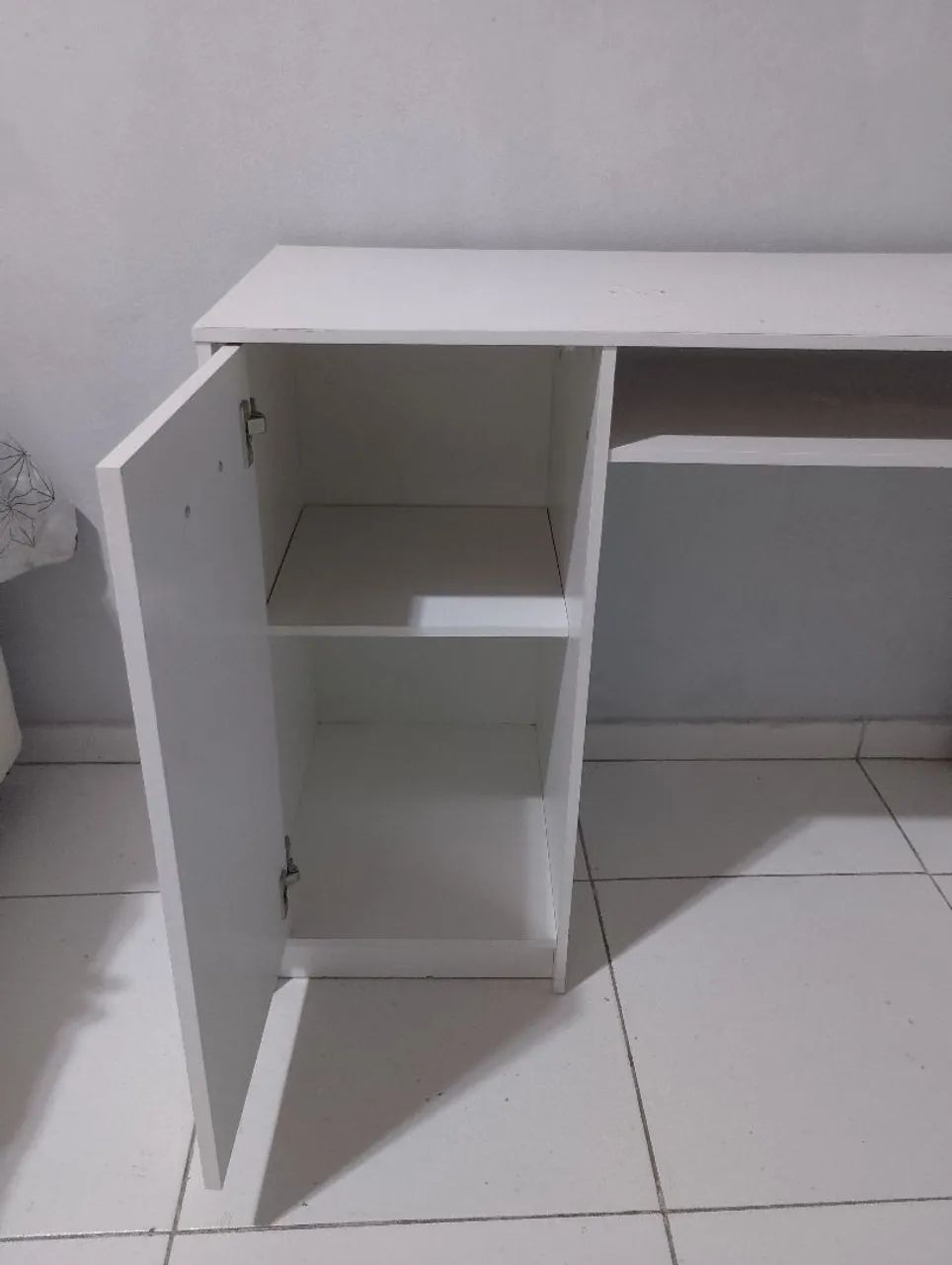 Desk for studying, computers, etc.64291066489602122