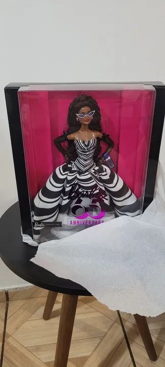 Barbie Brooklyn signature collector mattel comemoração dos 65 anos - Foto 2