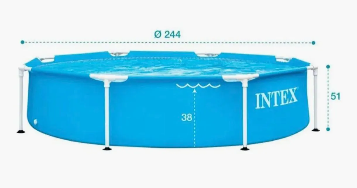 Piscina com estrutura reforçada semi-nova