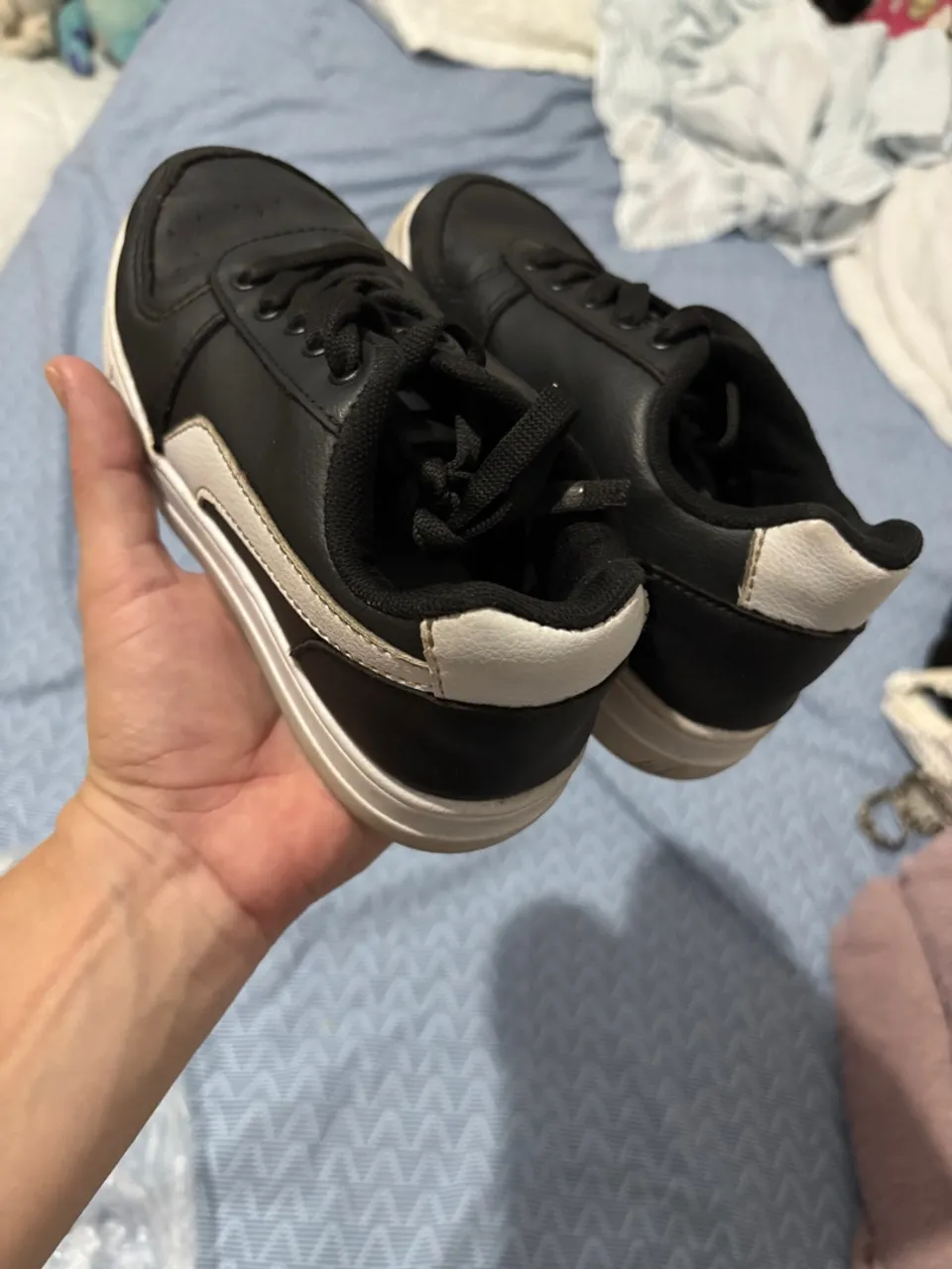 Vendo sapatos e duas sandálias