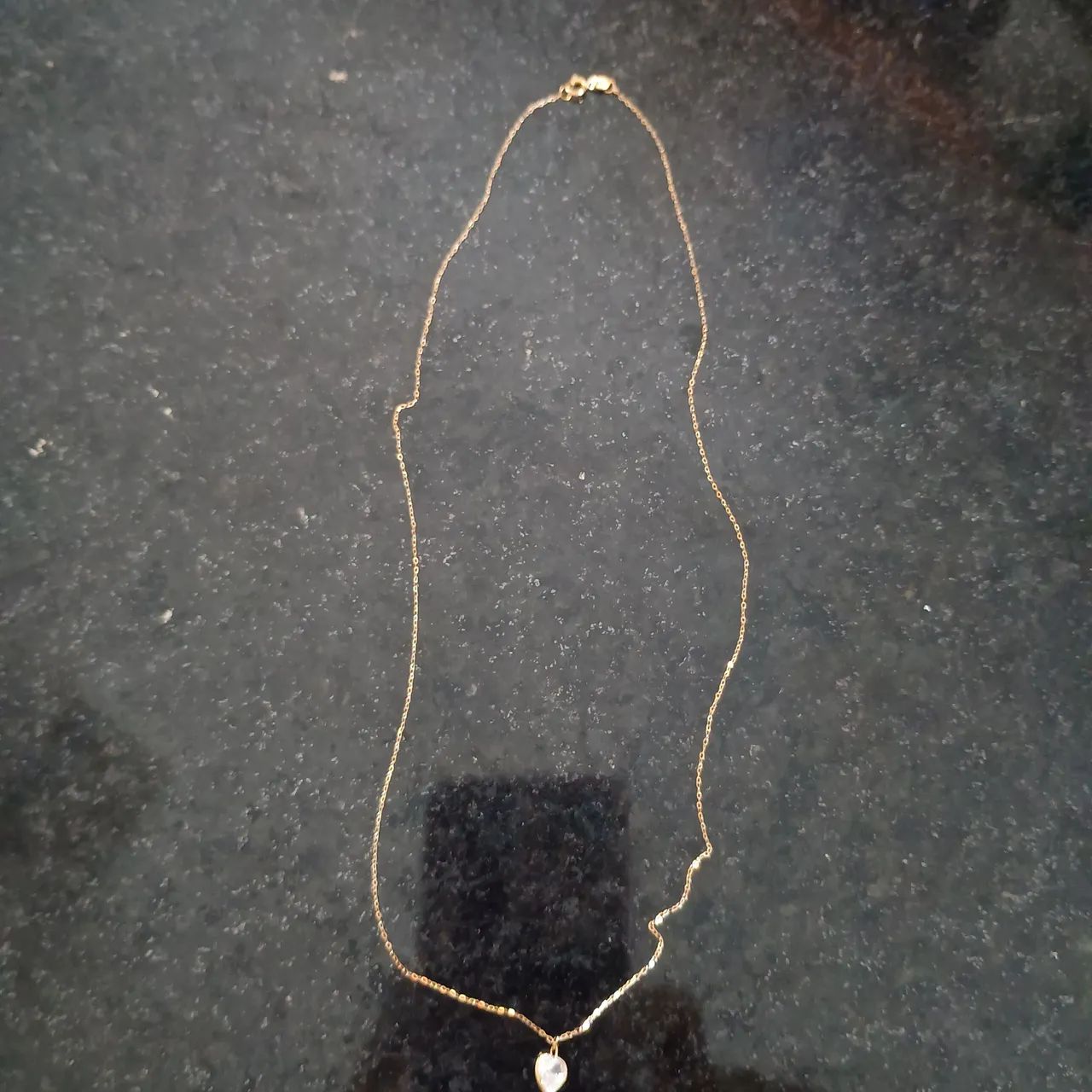 Colar Dourado com Pingente de Coração