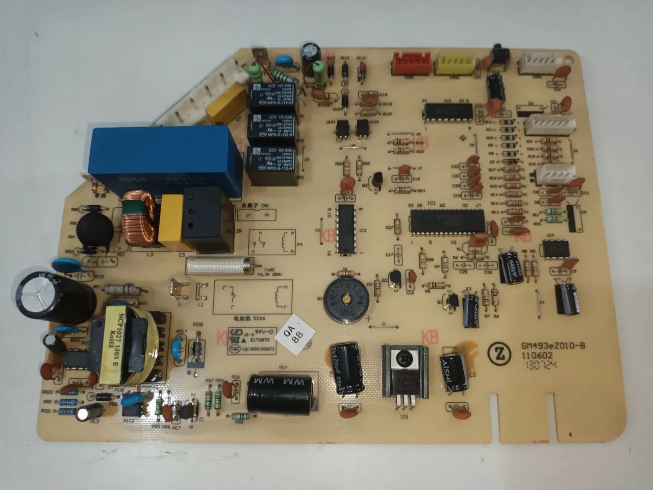 PLACA DE AR-CONDICIONADO (GM493eZ010-B) - Komeco