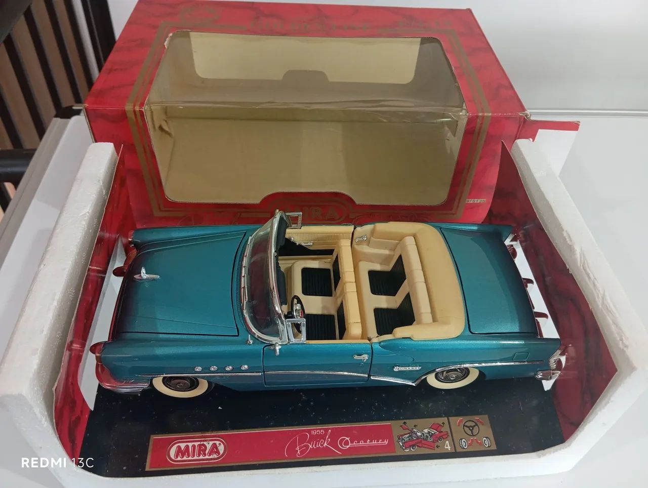 Top Miniatura Buick Century 1955 - Mira Golden Line - escala 1/18