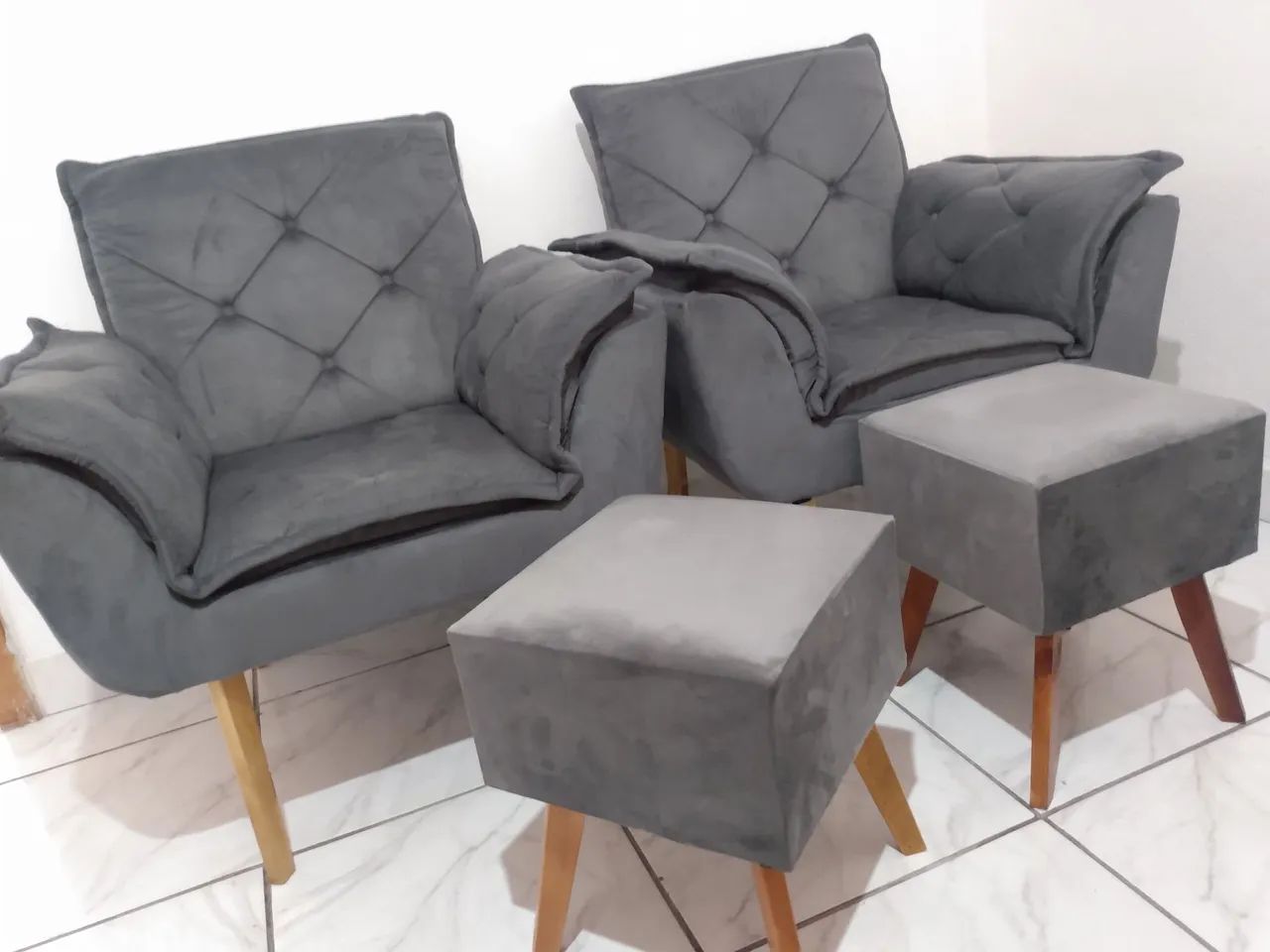Poltronas de Veludo Cinza - Conforto e Elegância - Foto 3