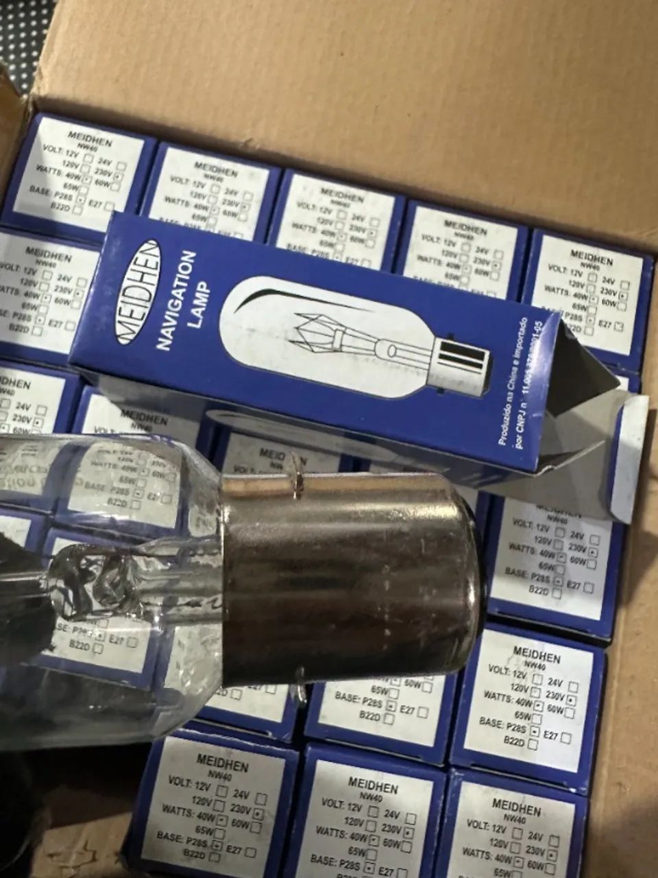 Lâmpada navegação 60W P28S 220v - Foto 3
