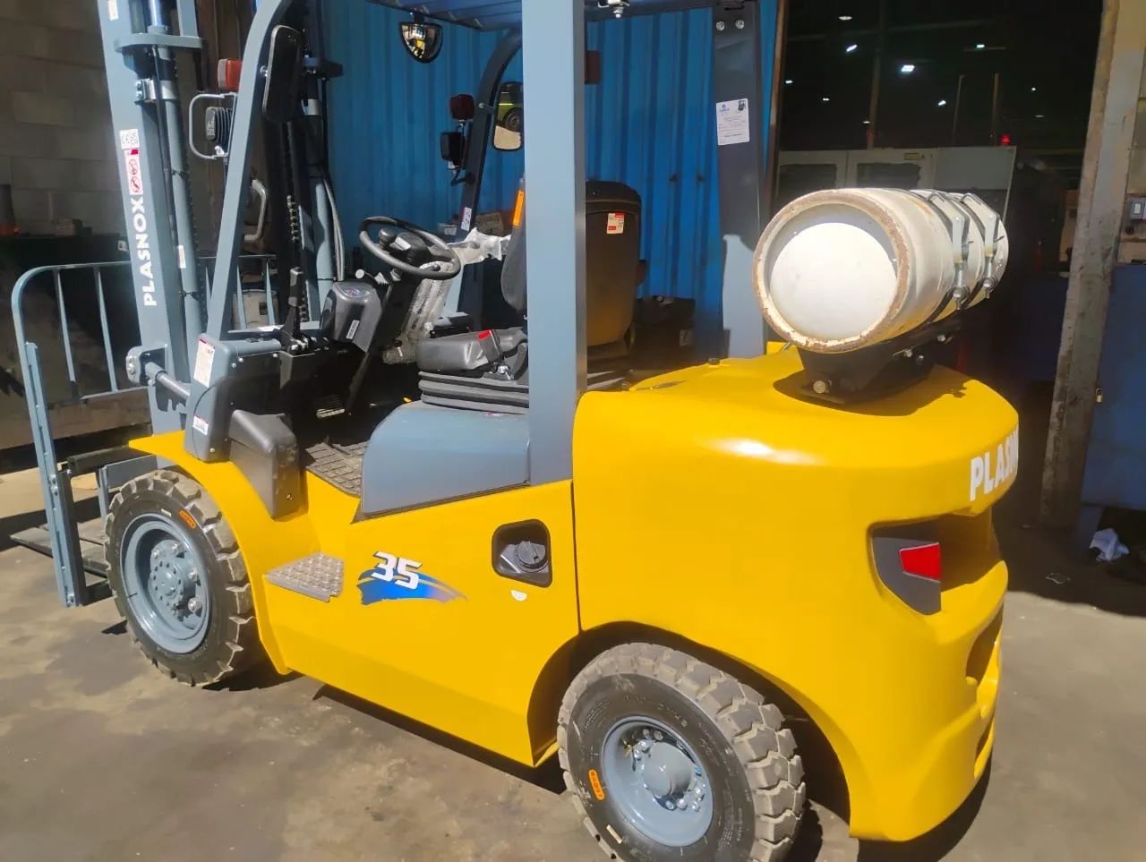 Empilhadeira Heli 3,5t triplex com deslocador zero