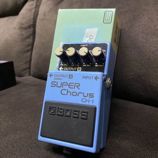 Pedal de efeito Boss Super Chorus CH-1
