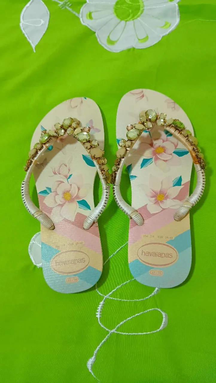 Havaianas Femininas Decoradas com Pedrarias