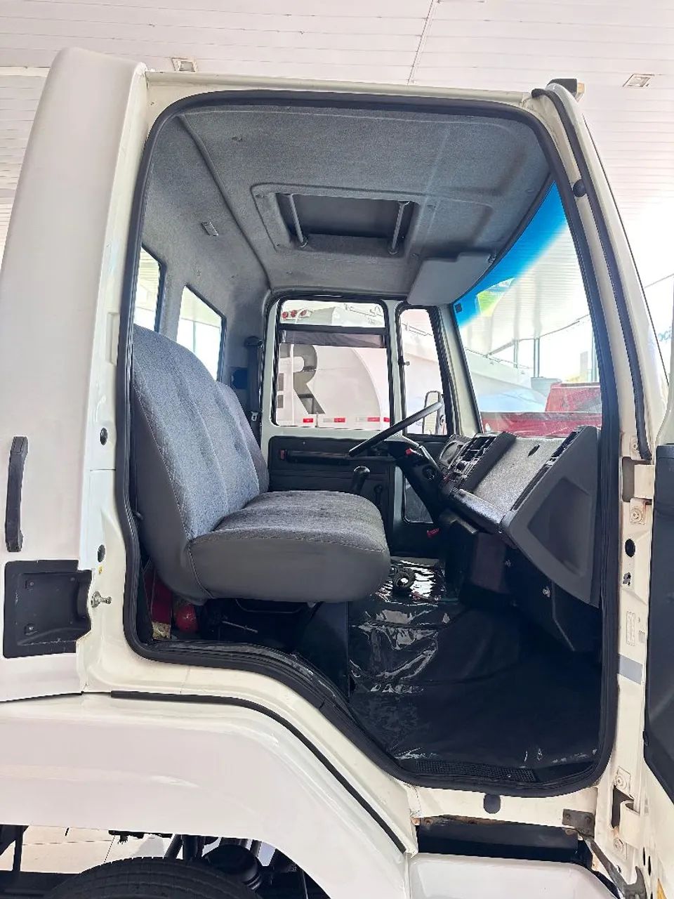 Ford Cargo 815 e 2006 doc consta bau  - Foto 4