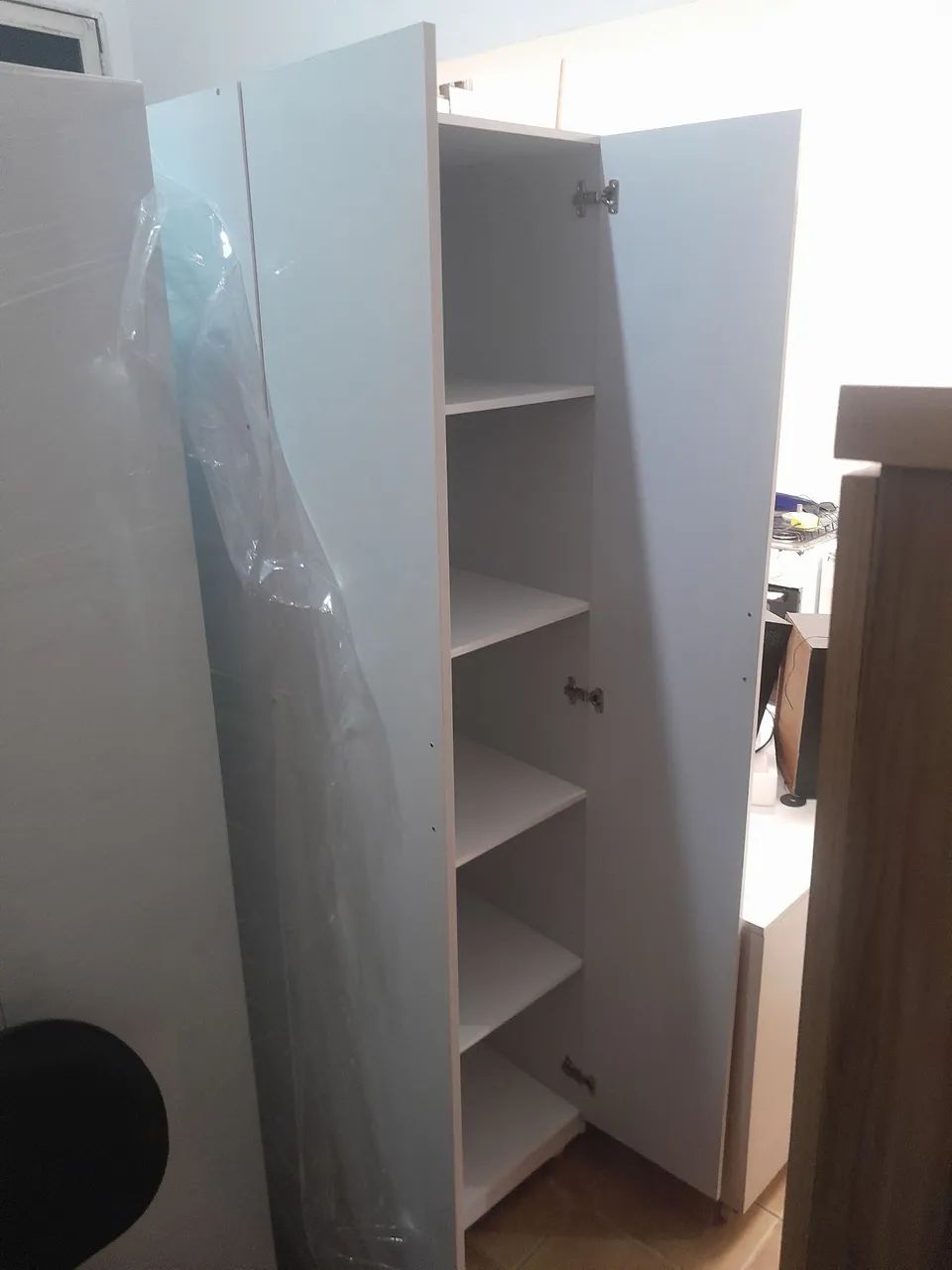 ARMÁRIO MULTIUSO NOVO  branco e marrom e cinza - Foto 5