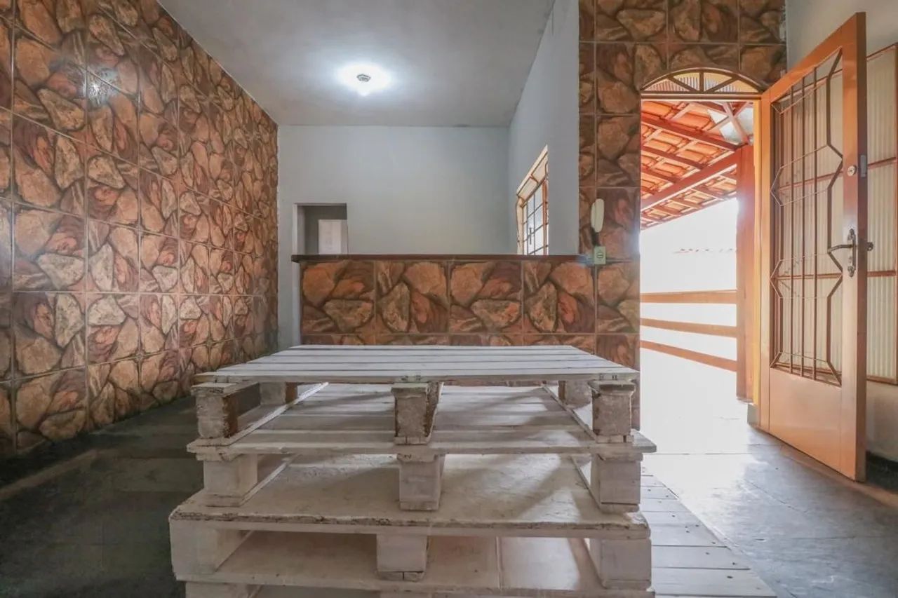Casa à Venda - Bonfim, 2 Quartos, 300 m2