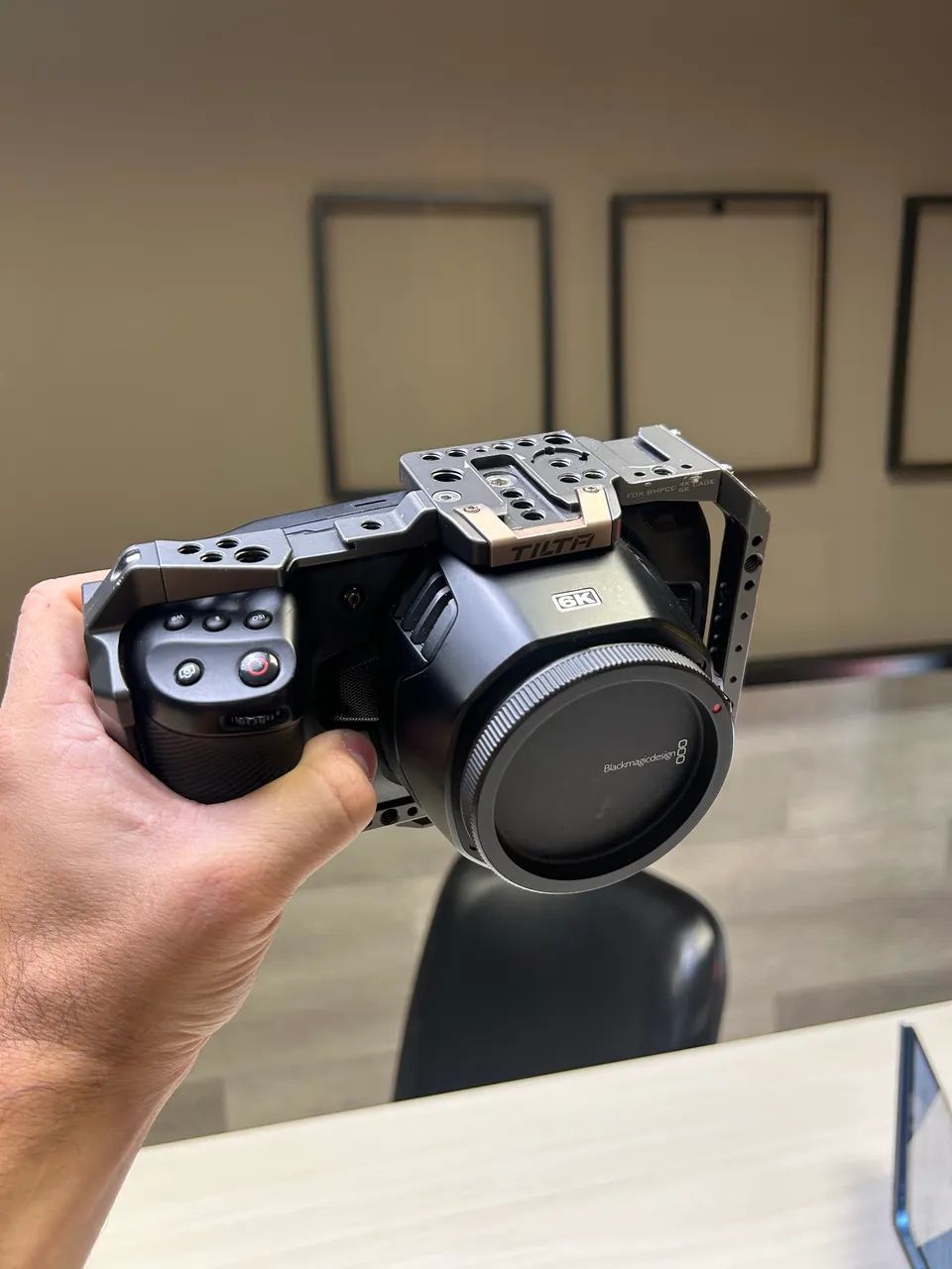 Blackmagic 6k com cage tilta - Foto 6