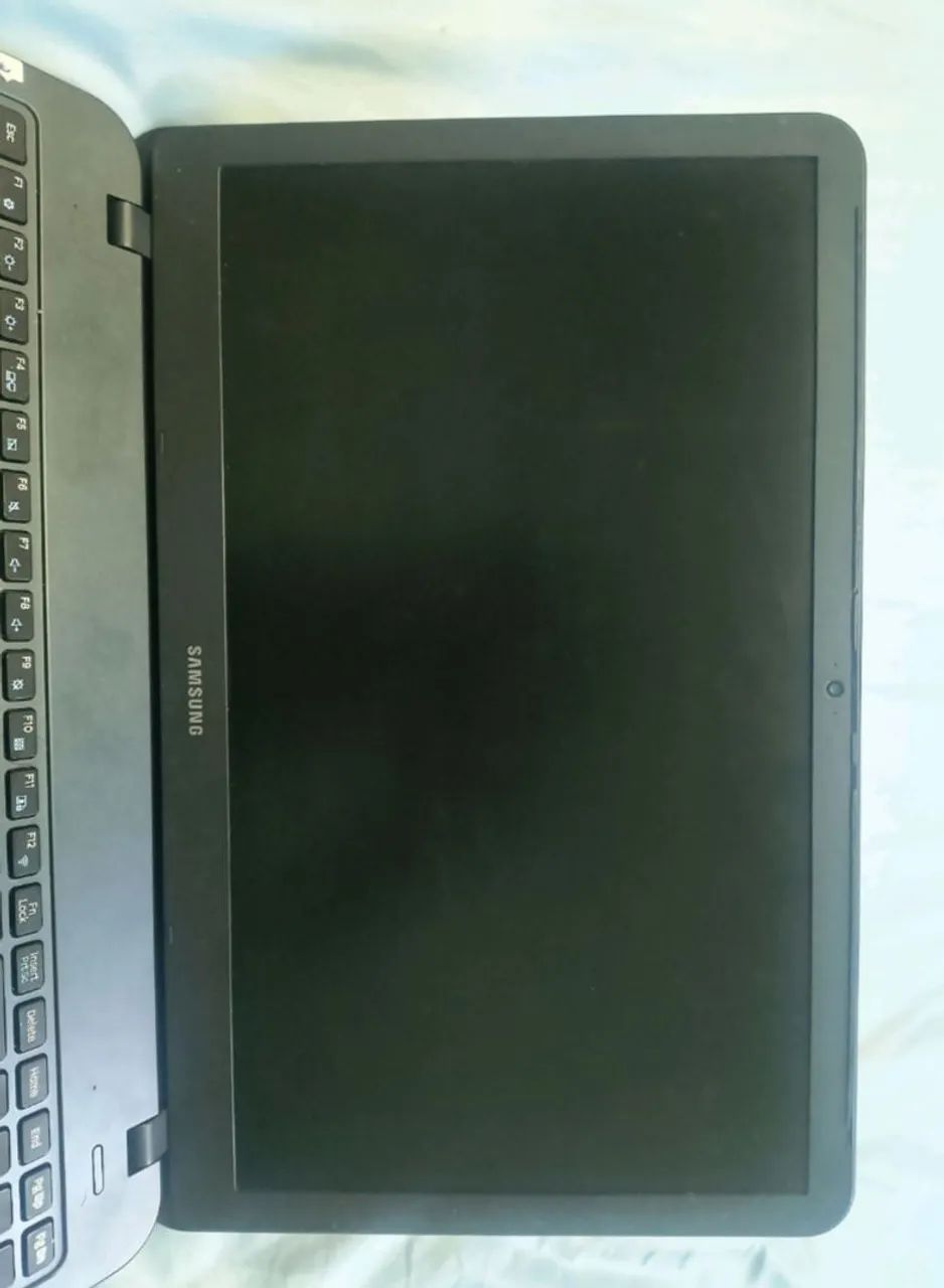 Notebook Samsung Essentials E20 usado 