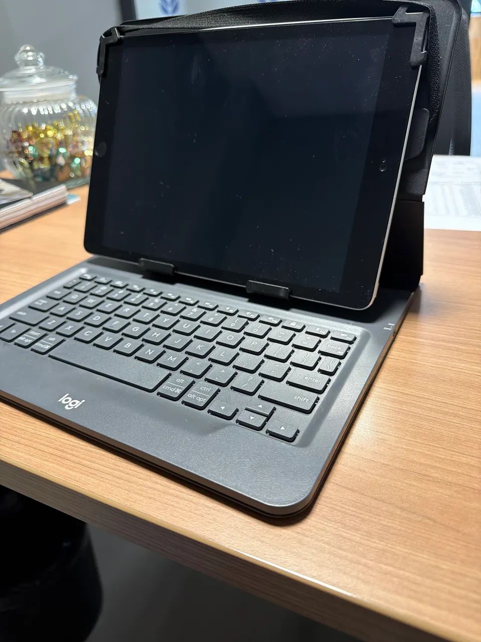 Ipad9 com teclado Loggi  - Foto 2