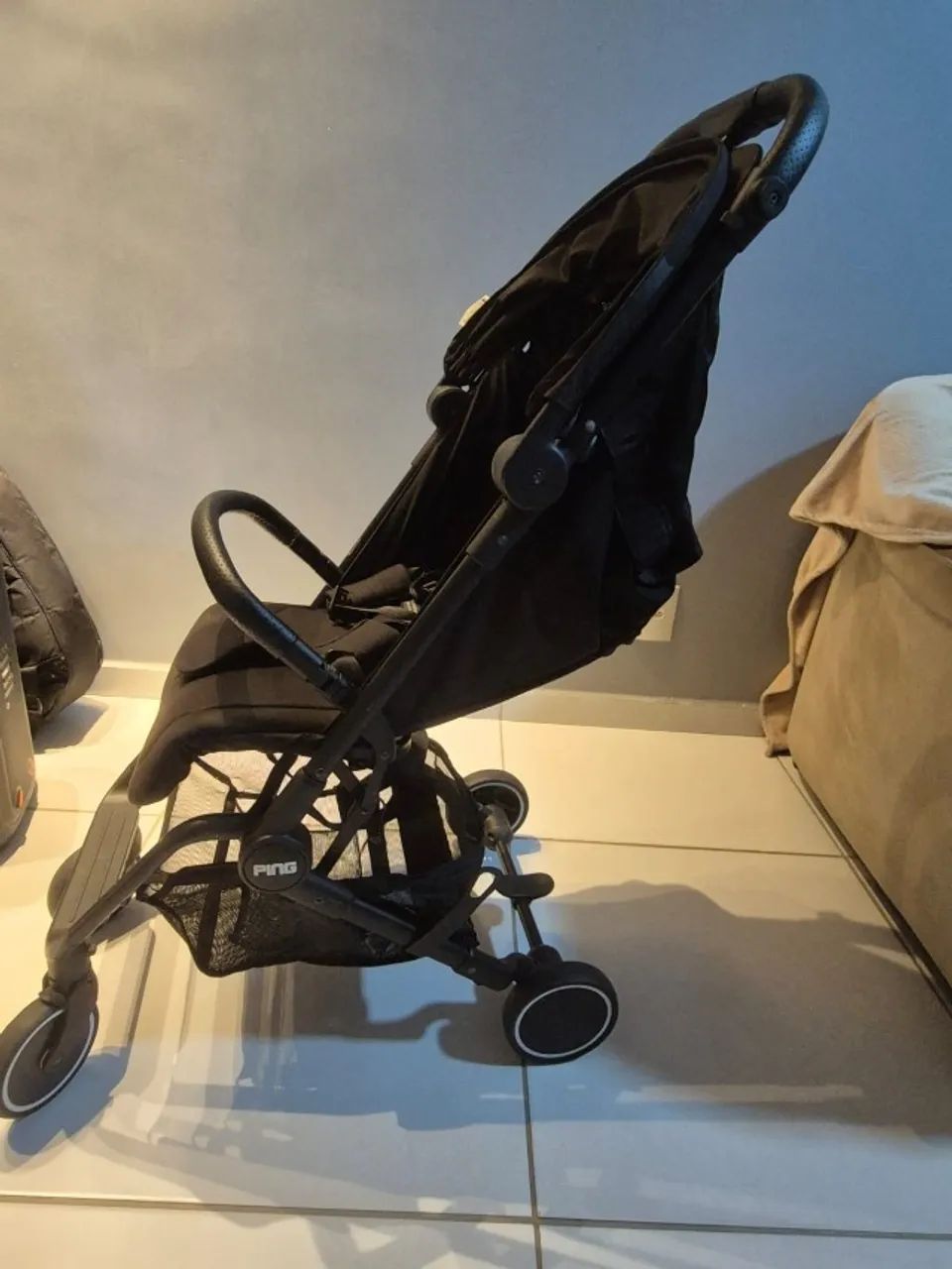 Vendo carrinho de bebê seminovo modelo Ping Light marca alemã ABC Design - Foto 3