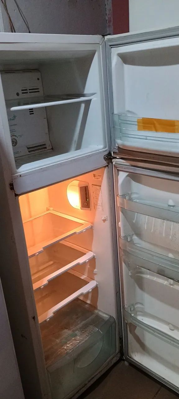 Vende-se geladeira funcionando perfeitamente  - Foto 4