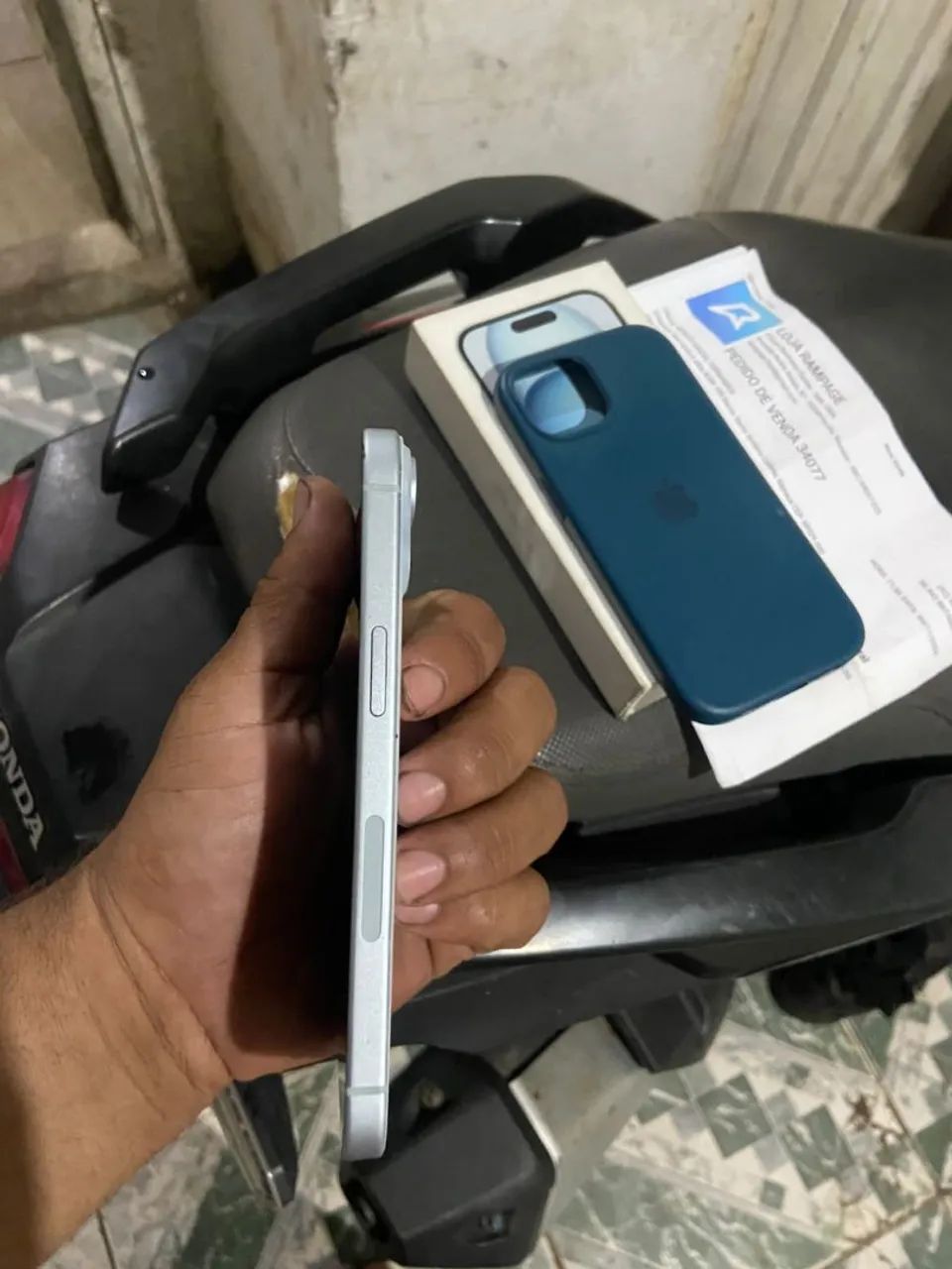 VENDO ESSE IPHONE 15 128GB NOTA FISCAL E CAIX  - Foto 3