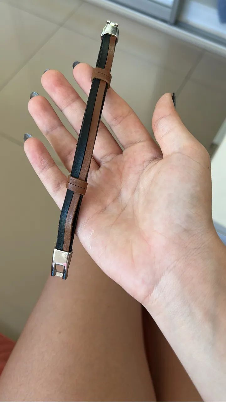 Pulseira de couro bicolor com detalhes em prata  - Foto 2