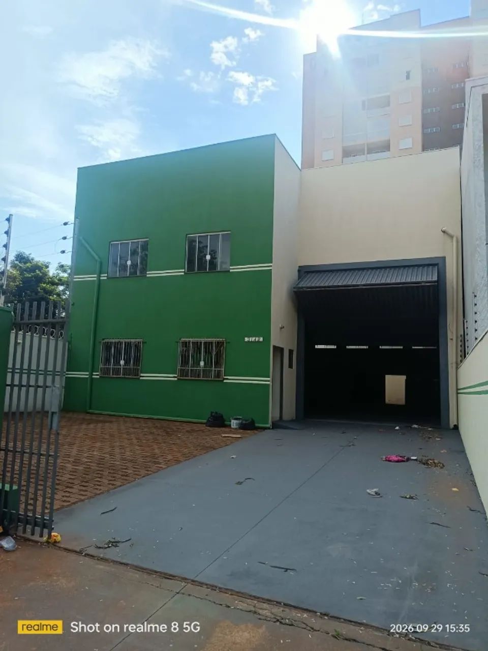 EXCELENTE BARRACÃO COM ÓTIMO ESPAÇO INTERNO E LOCALIZAÇÃO PRIVILEGIADA NA AV GEDNER. - Foto 2