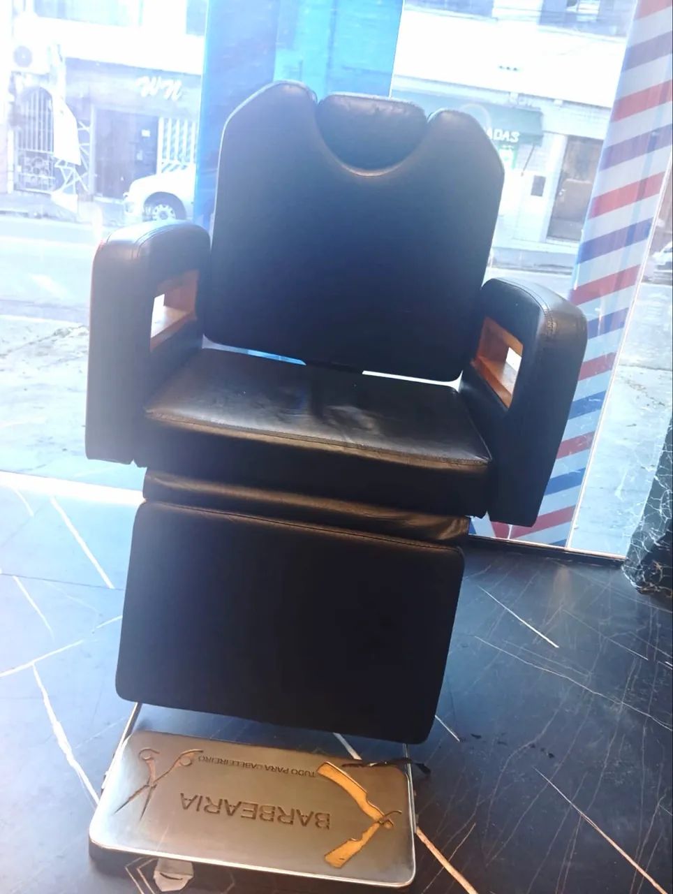 Kit Barbearia 5 itens cadeira, carrinho auxiliar e outros