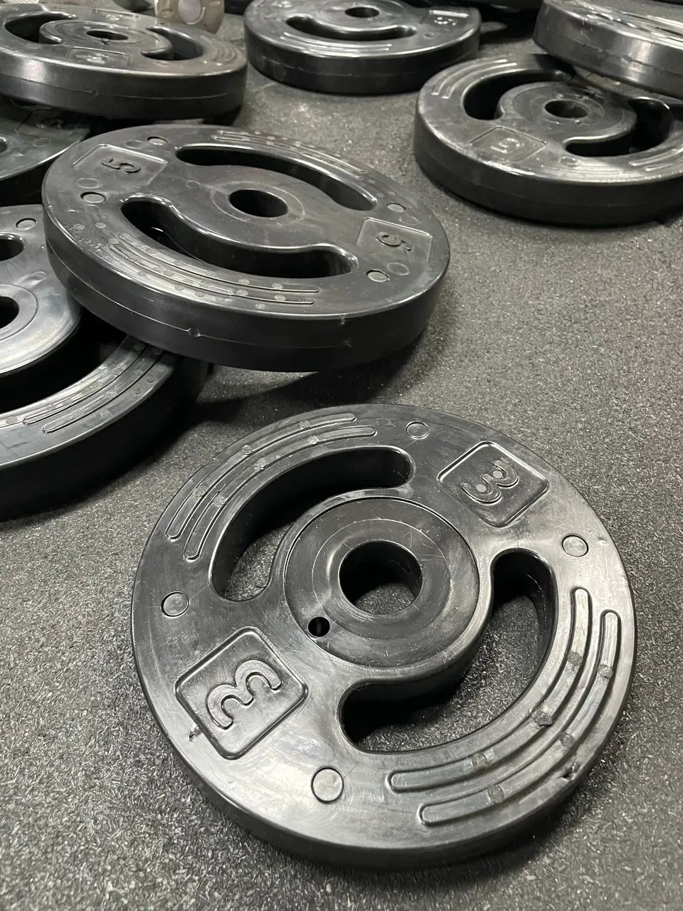 Dumbells de anilhas injetadas pegada de alumínio recartilhada - Foto 2