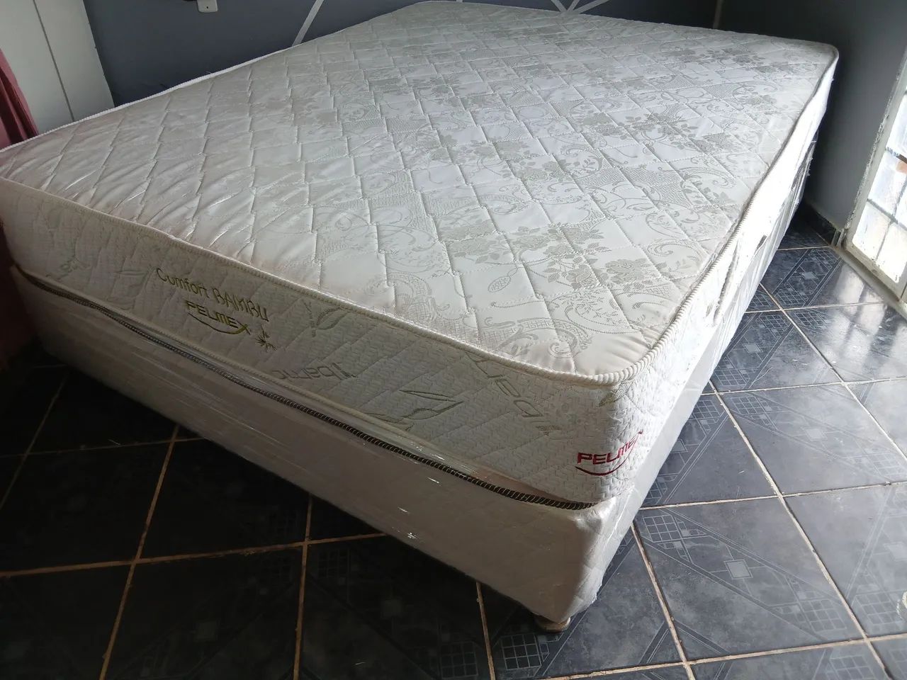 QUEEN SIZE DE BASE E COLCHAO DE MOLAS ENSACADAS HIGIENIZADA - Foto 4
