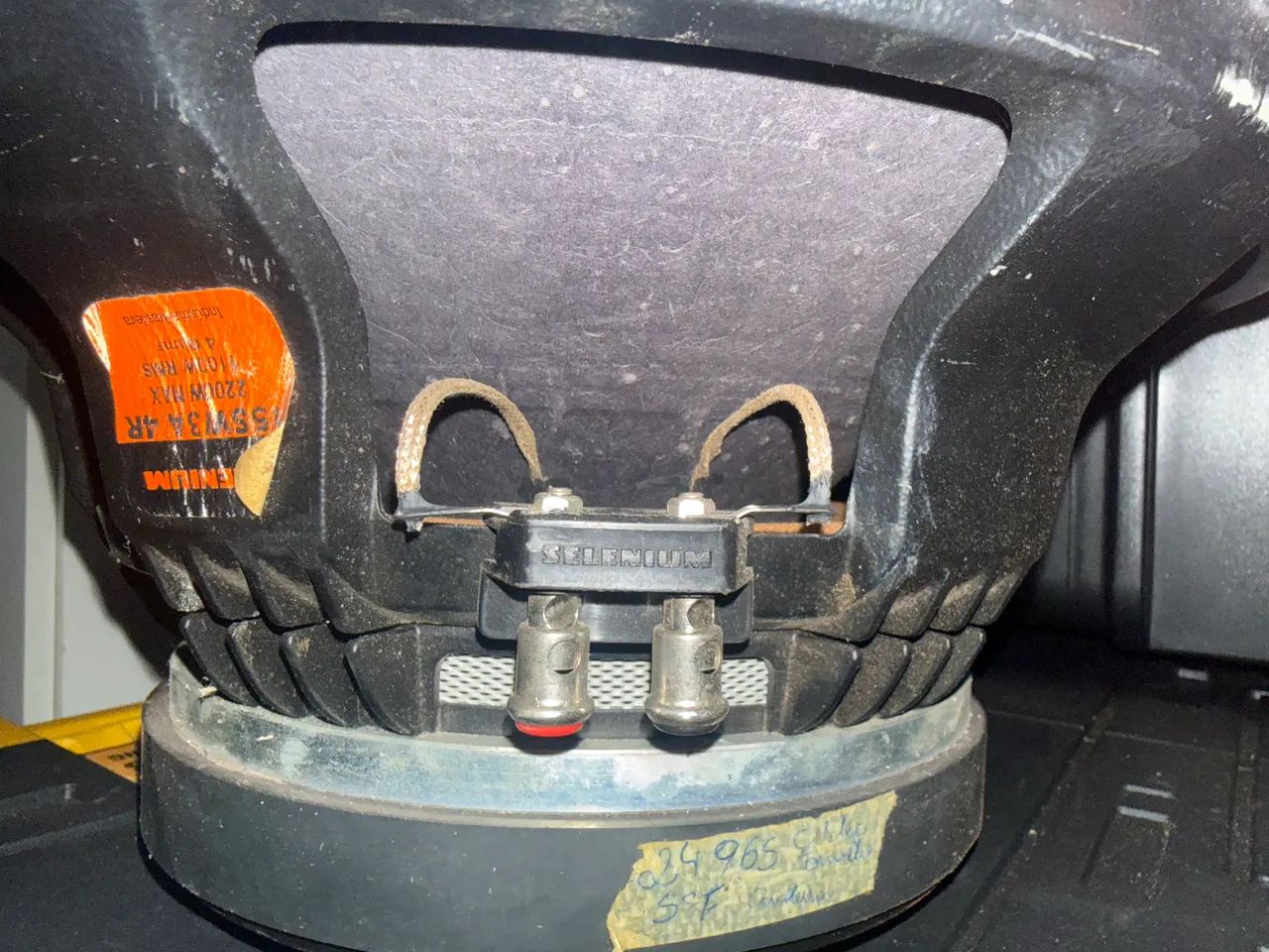 化石　F-4 Woofer Selenium Tornado 2200 15? - Peças para carros, vans e
